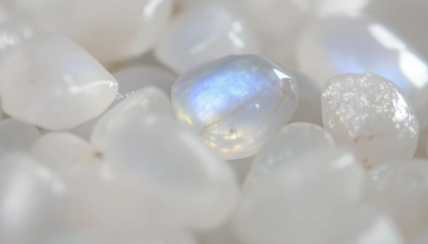 Guide complet sur les bienfaits de la pierre de lune en joaillerie